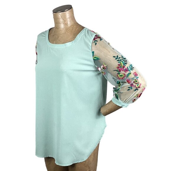 Umgee Floral Mixed Media Embroidered Sheer Sleeve Top Hi-Low Scoop Hem Sz S 241G - Picture 3 of 7